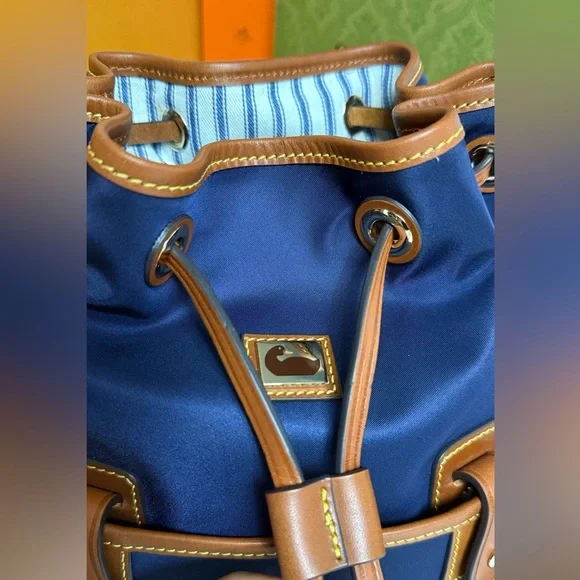 🆕DOONEY & BOURKE Drawstring Bucket Bag ~Navy blue~ - Picture 8 of 17